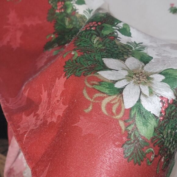 Large Christmas Jacquard Tablecloth Red White Poinsettas Mistletoe 100x58" Sheen - Picture 3 of 10